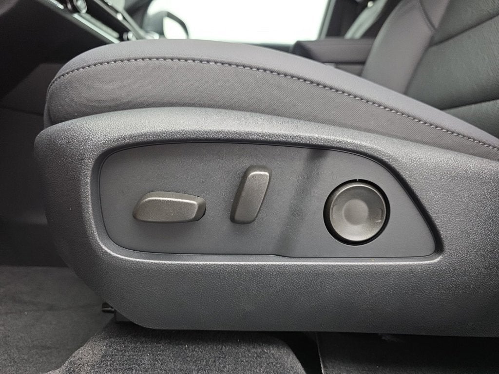 2027 Chevrolet Equinox LT - Photo 24