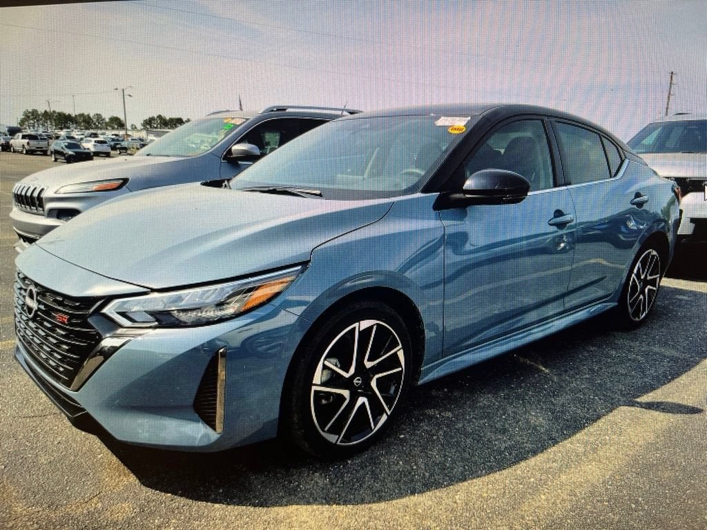 2025 Nissan Sentra SR CVT's photo