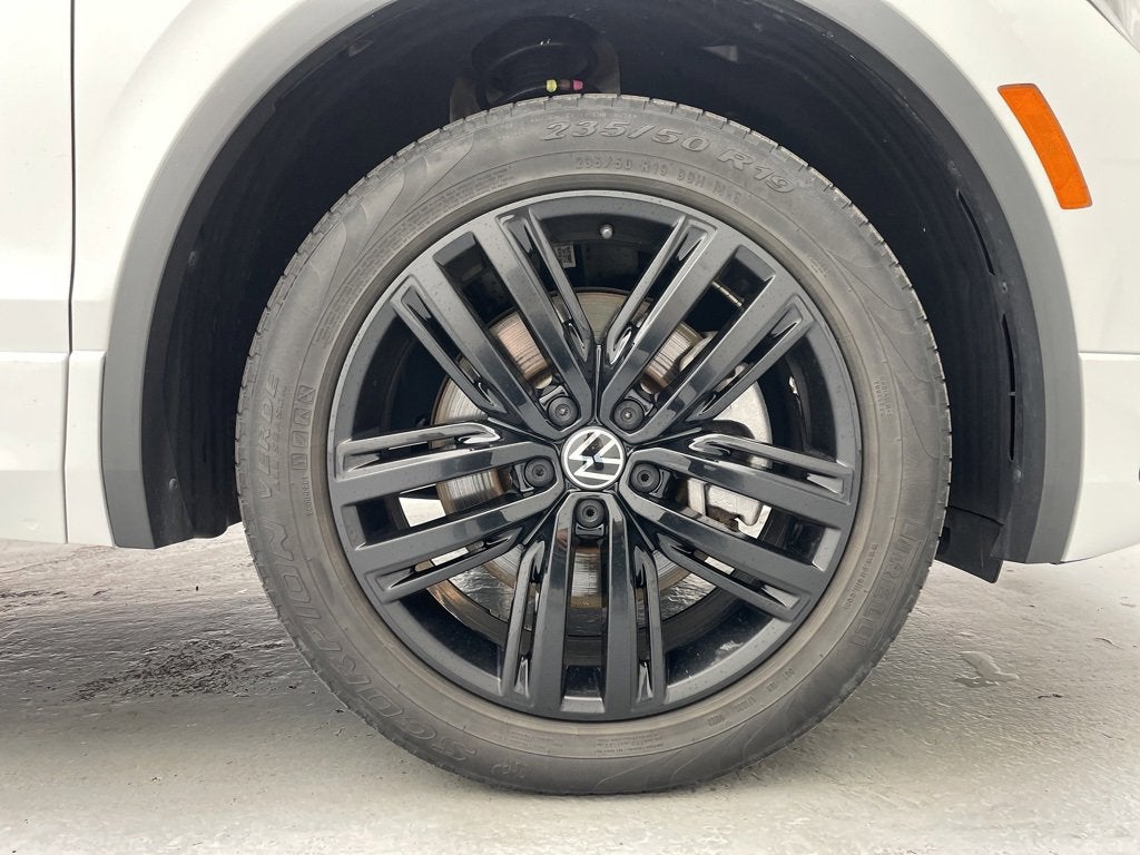 2022 Volkswagen Tiguan 2.0T SE R-Line Black