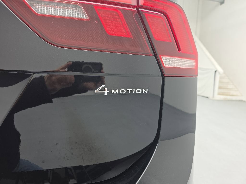 2024 Volkswagen Tiguan 2.0T SE R-Line Black