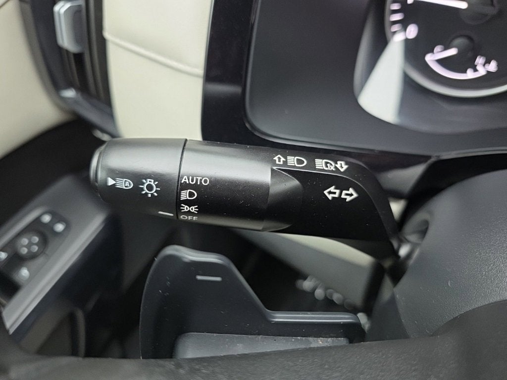 2023 Nissan Pathfinder SV 4WD