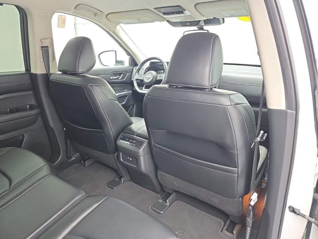 2022 Nissan Pathfinder SL 4WD