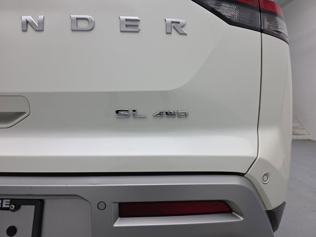 2022 Nissan Pathfinder SL 4WD