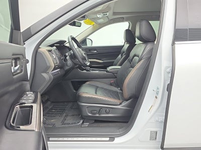 2025 Nissan Pathfinder Platinum FWD