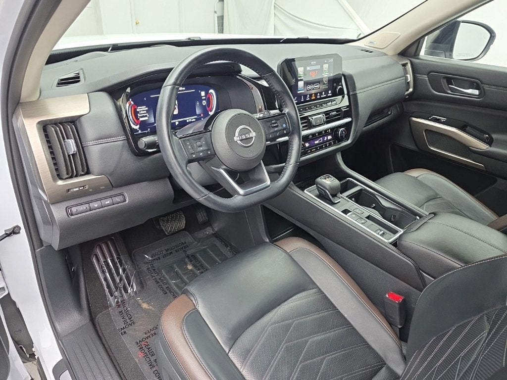 2025 Nissan Pathfinder Platinum FWD
