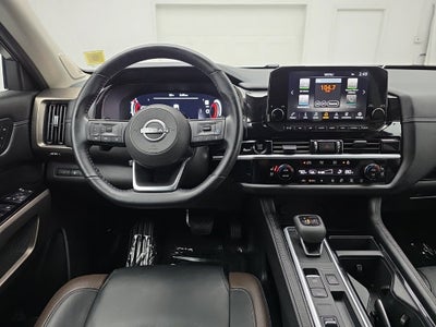 2025 Nissan Pathfinder Platinum FWD