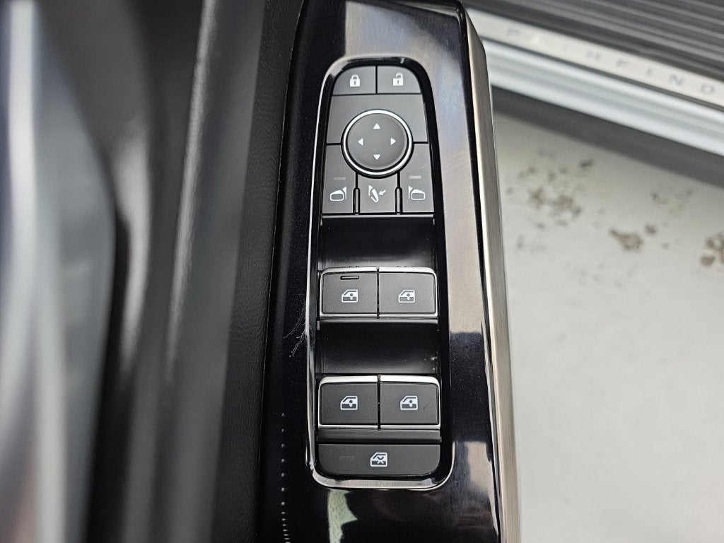 2025 Nissan Pathfinder Platinum FWD