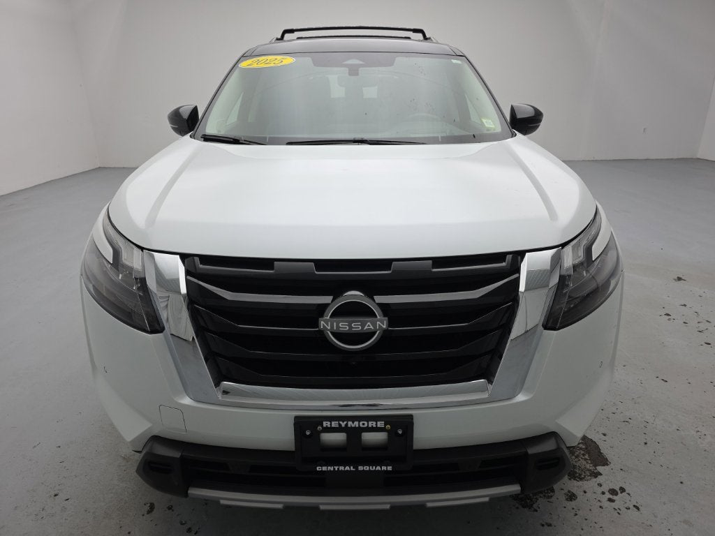 2025 Nissan Pathfinder Platinum FWD
