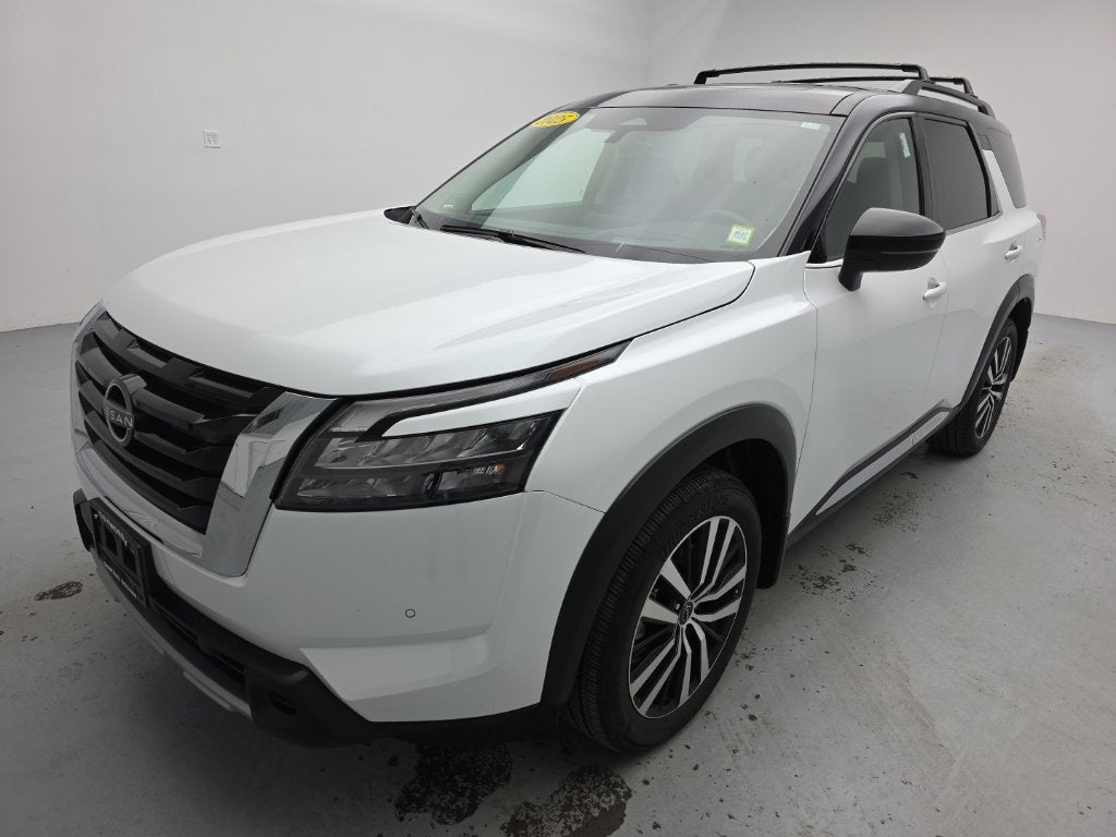 2025 Nissan Pathfinder Platinum FWD