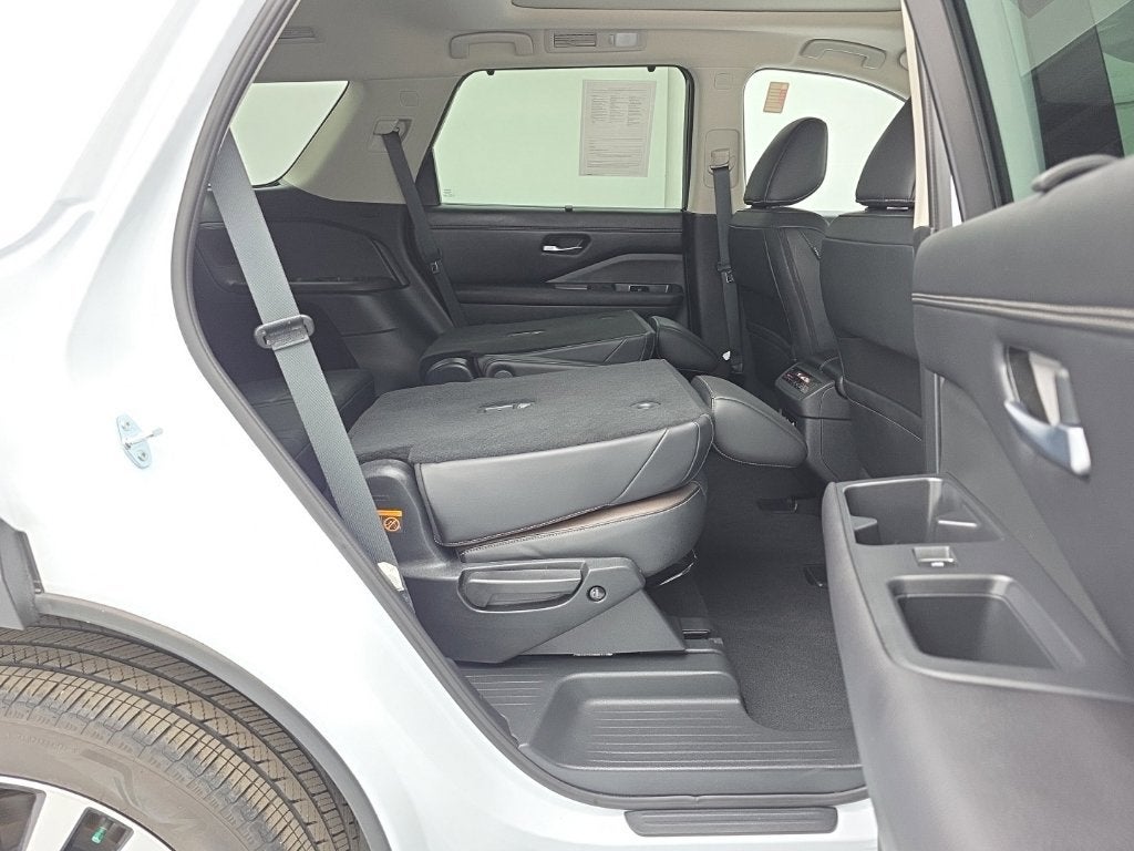 2025 Nissan Pathfinder Platinum FWD