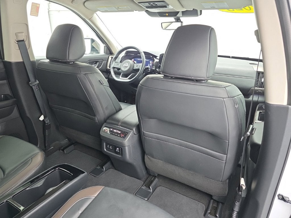 2025 Nissan Pathfinder Platinum FWD