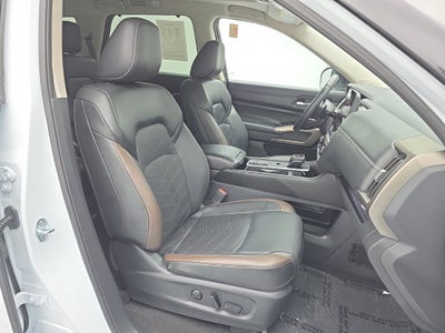 2025 Nissan Pathfinder Platinum FWD