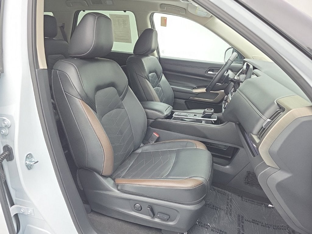 2025 Nissan Pathfinder Platinum FWD