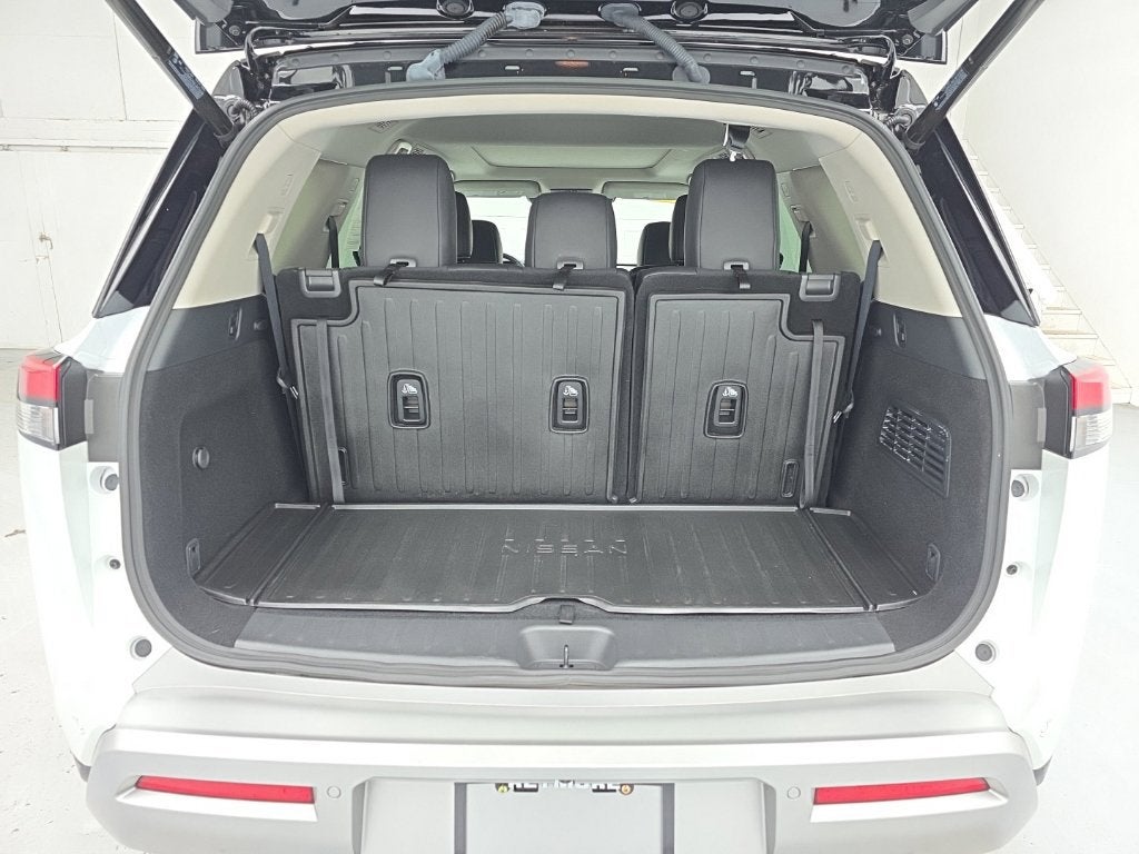 2025 Nissan Pathfinder Platinum FWD