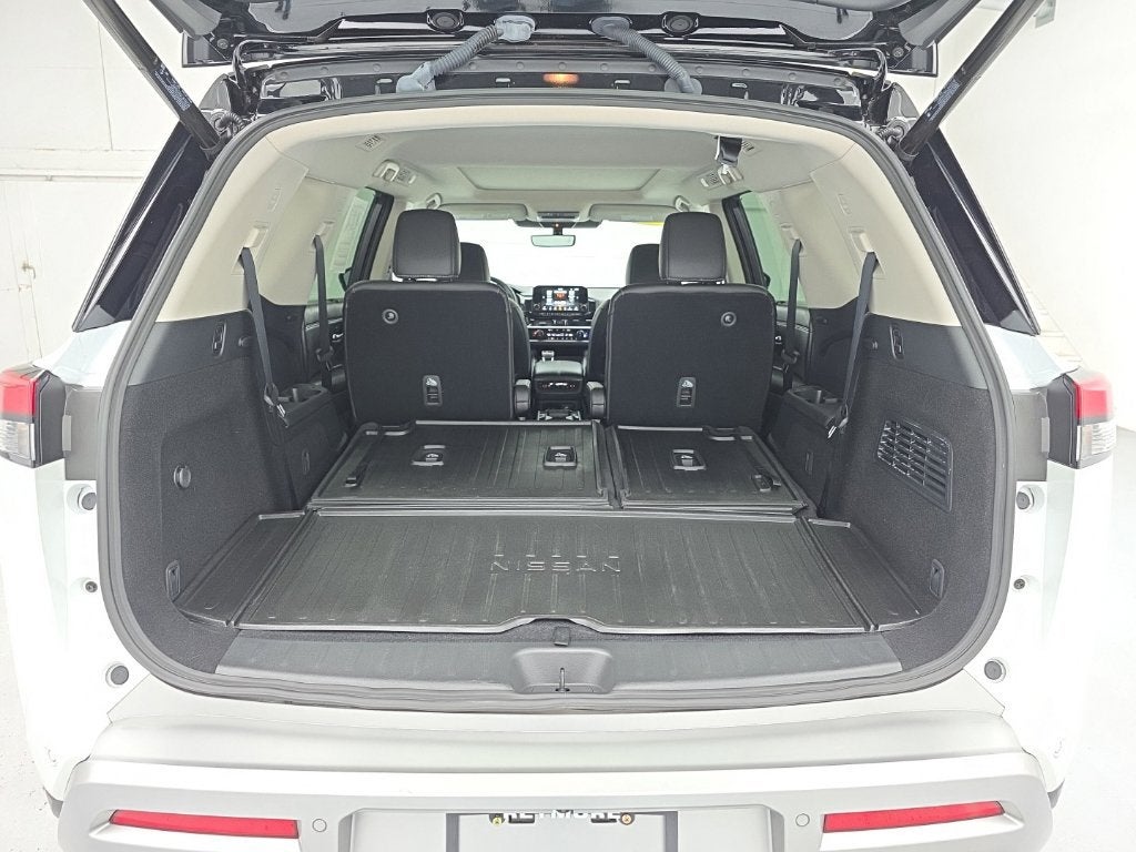 2025 Nissan Pathfinder Platinum FWD