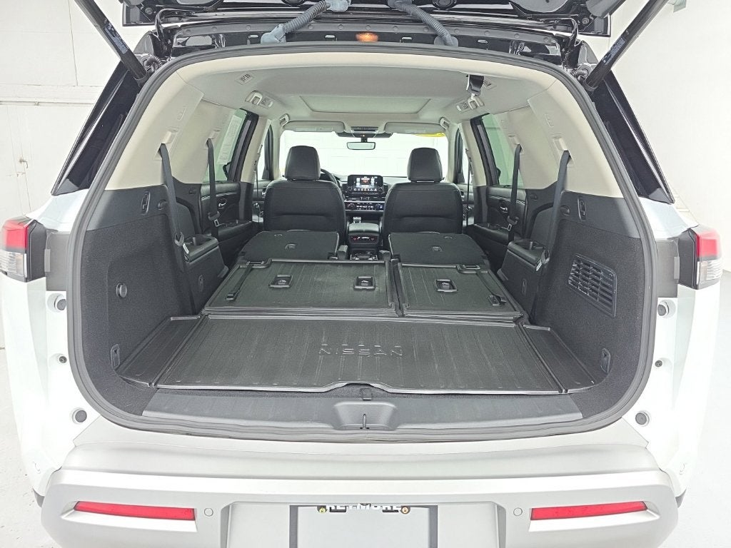 2025 Nissan Pathfinder Platinum FWD