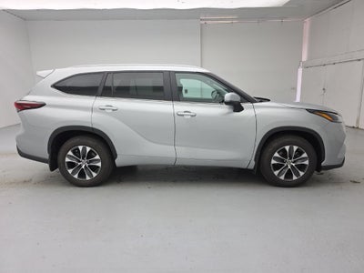 2024 Toyota Highlander Hybrid XLE