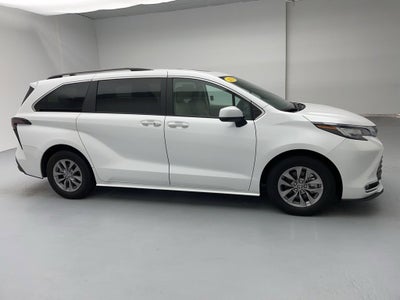 2023 Toyota Sienna XLE