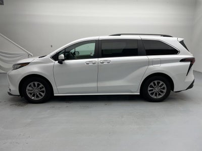 2023 Toyota Sienna XLE
