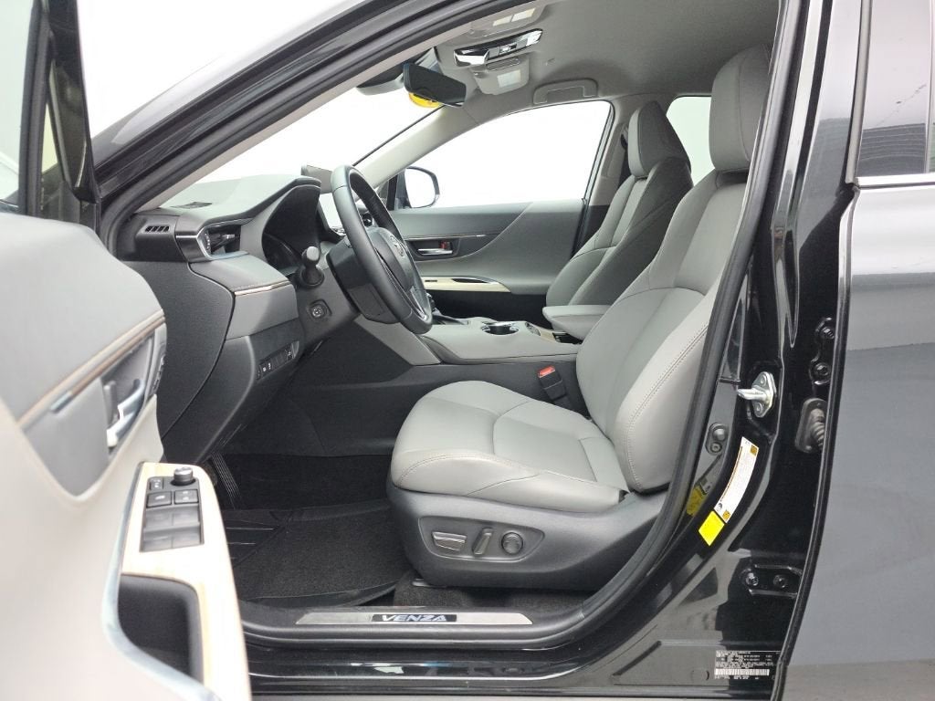 2024 Toyota Venza LE