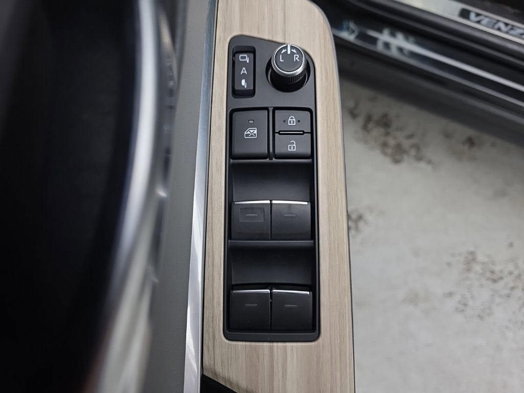 2024 Toyota Venza LE