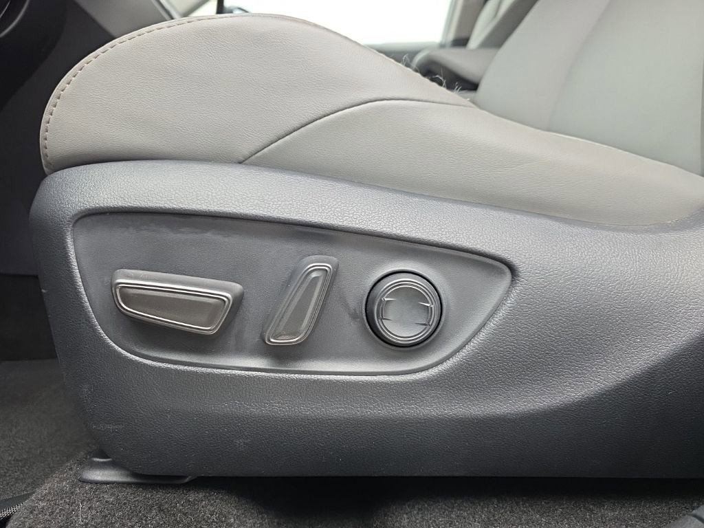 2024 Toyota Venza LE