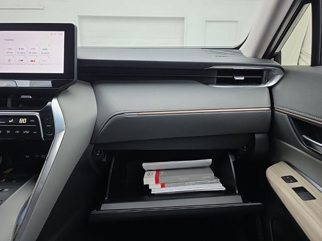 2024 Toyota Venza LE