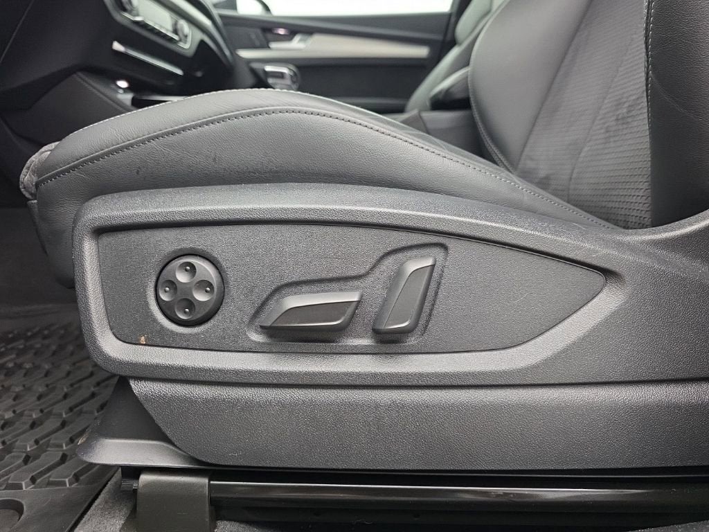 2024 Audi Q5 Premium Plus 55 TFSI e S line quattro S tronic